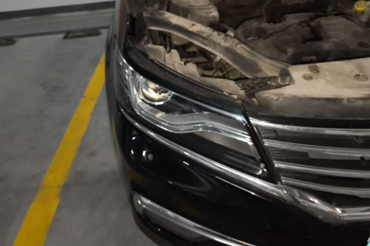 Used Roewe RX5 2016 20T Two-Wheel Drive Manual Transmission Internet Smart Edition Right Front Headlight