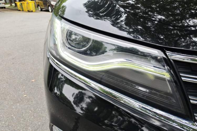 Used Roewe RX5 2016 30T Two-Wheel Drive Automatic Internet Smart Edition Right Front Headlight