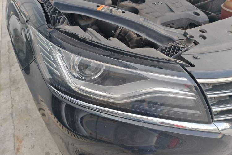 Used Roewe RX5 2016 20T Two-Wheel Drive Automatic Internet Smart Edition Right Front Headlight