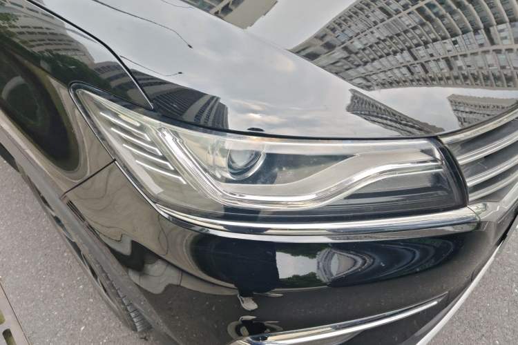 Used Roewe RX5 2016 20T Two-Wheel Drive Automatic Internet Smart Edition Right Front Headlight