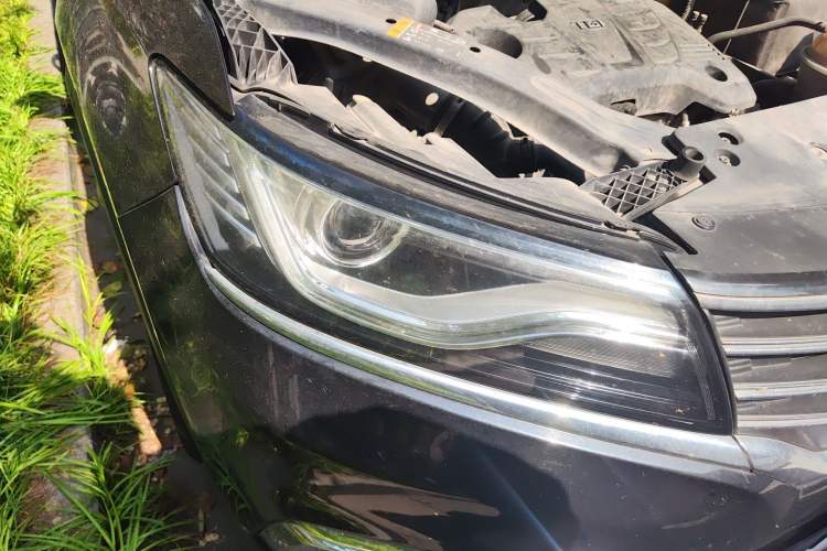 Used Roewe RX5 2016 20T Two-Wheel Drive Automatic Internet Smart Edition Right Front Headlight