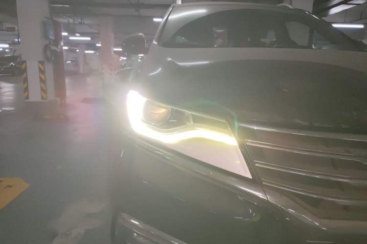 Used Roewe RX5 2016 20T Two-Wheel Drive Automatic Internet Smart Edition Right Front Headlight