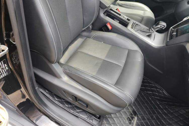 Used Roewe RX5 2016 20T Two-Wheel Drive Automatic Internet Smart Edition Right Front Seat