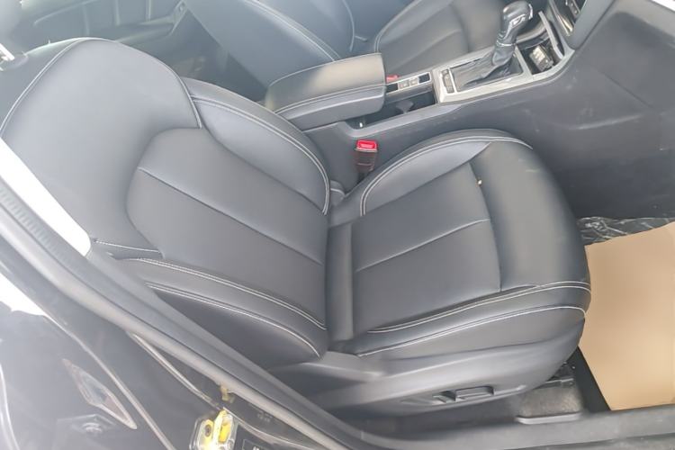Used Roewe RX5 2016 20T Two-Wheel Drive Automatic Internet Smart Edition Right Front Seat