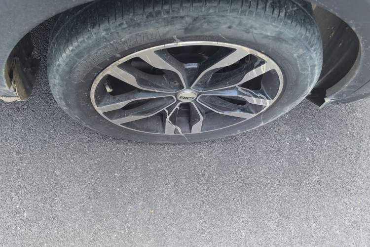 Used Roewe RX5 2016 20T Two-Wheel Drive Automatic Internet Smart Edition Right Front Wheel Hub