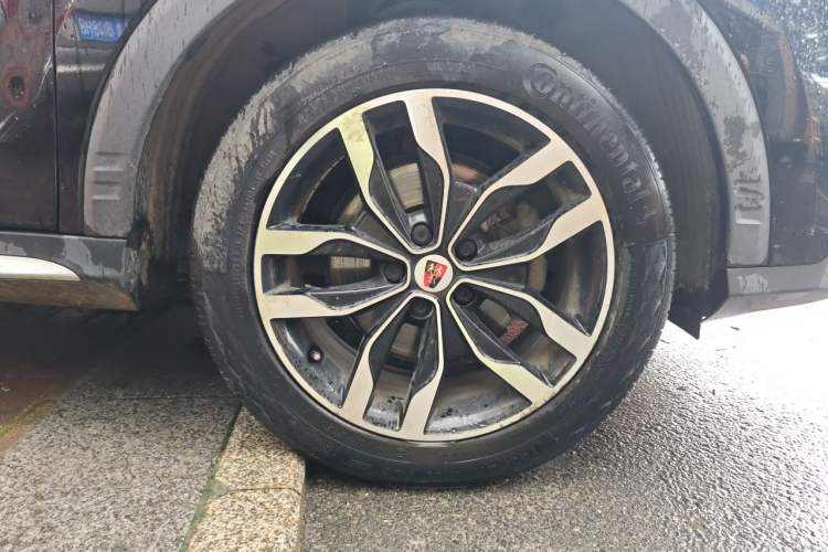 Used Roewe RX5 2016 30T Two-Wheel Drive Automatic Internet Smart Edition Right Front Wheel Hub