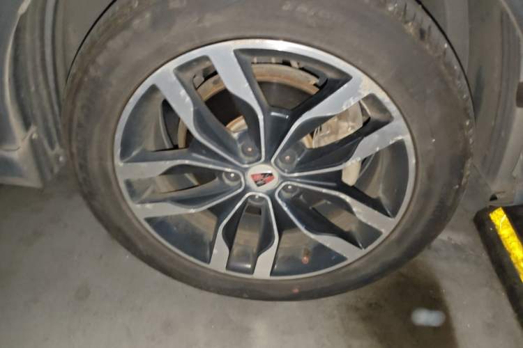 Used Roewe RX5 2016 30T Two-Wheel Drive Automatic Internet Smart Edition Right Front Wheel Hub