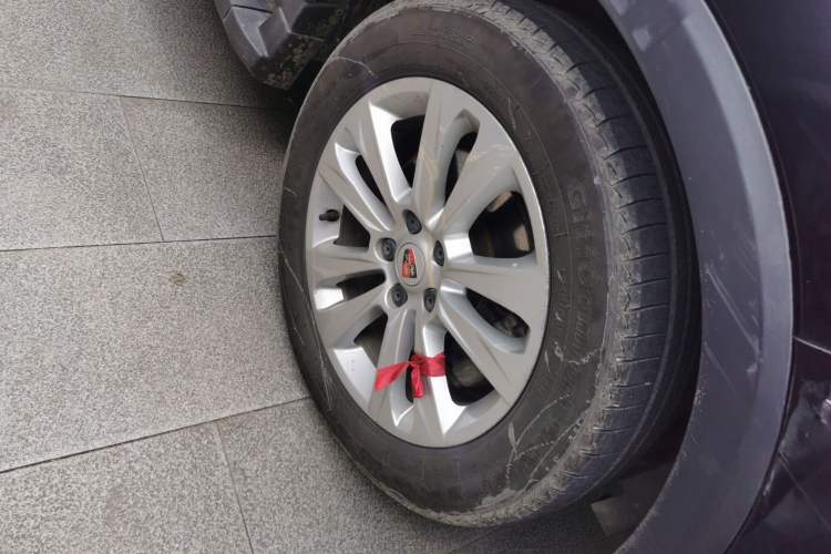 Used Roewe RX5 2016 20T Two-Wheel Drive Manual Flagship Edition Right Front Wheel Hub