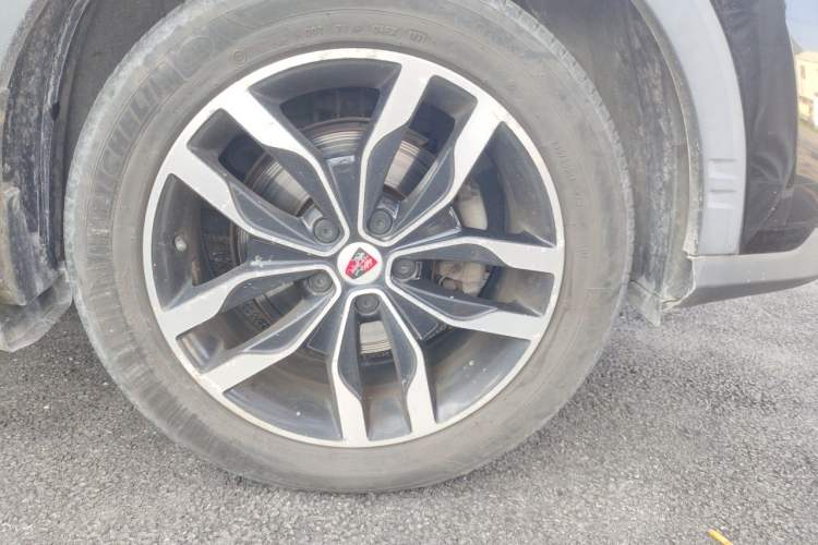 Used Roewe RX5 2016 20T Two-Wheel Drive Automatic Internet Smart Edition Right Front Wheel Hub