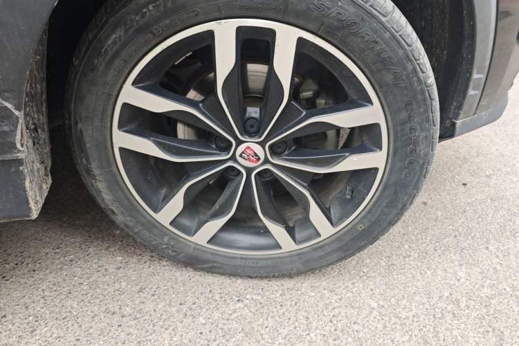 Used Roewe RX5 2016 20T Two-Wheel Drive Automatic Internet Smart Edition Right Front Wheel Hub