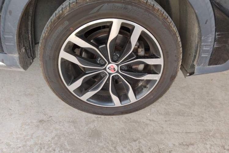 Used Roewe RX5 2016 20T Two-Wheel Drive Manual Transmission Internet Smart Edition Right Front Wheel Hub