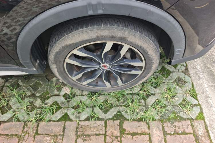 Used Roewe RX5 2016 20T Two-Wheel Drive Automatic Internet Smart Edition Right Front Wheel Hub