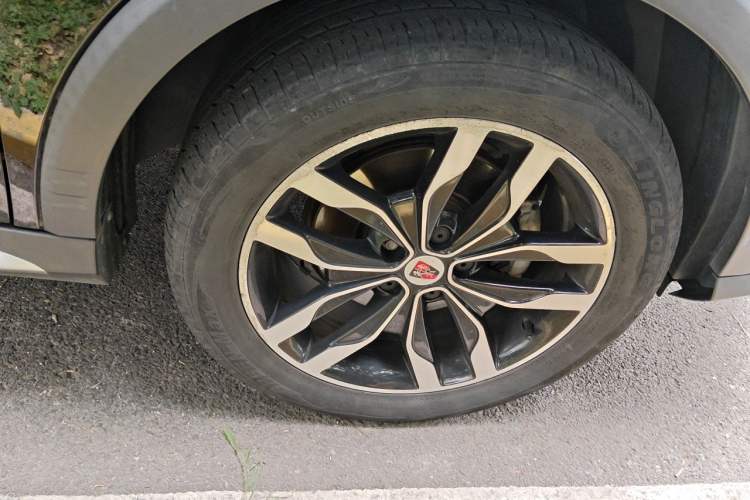 Used Roewe RX5 2016 20T Two-Wheel Drive Automatic Internet Smart Edition Right Front Wheel Hub