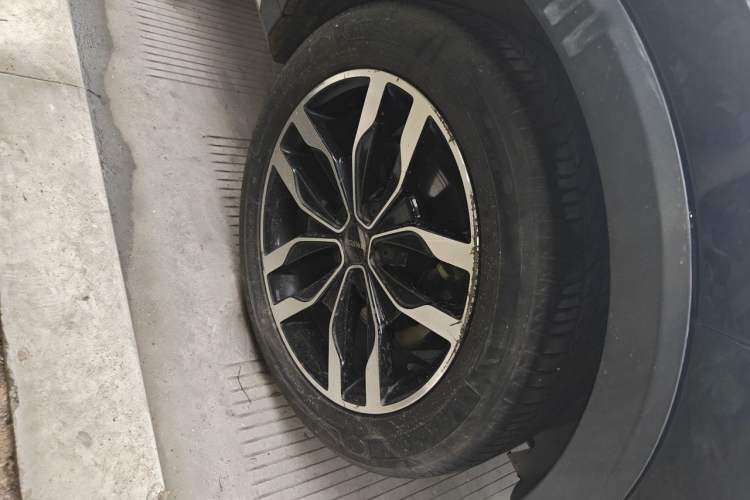 Used Roewe RX5 2016 20T Two-Wheel Drive Automatic Internet Smart Edition Right Front Wheel Hub