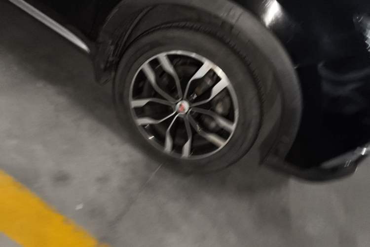 Used Roewe RX5 2016 20T Two-Wheel Drive Manual Transmission Internet Smart Edition Right Front Wheel Hub