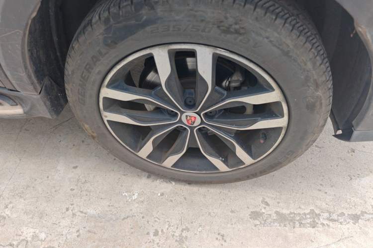 Used Roewe RX5 2016 20T Two-Wheel Drive Automatic Internet Smart Edition Right Front Wheel Hub