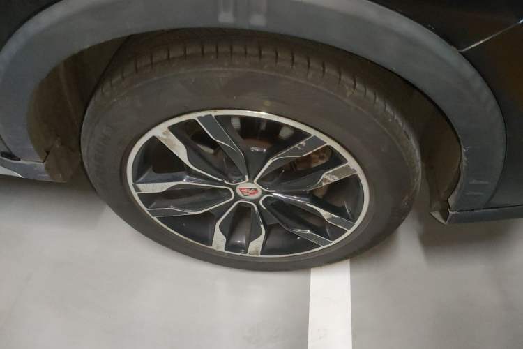 Used Roewe RX5 2016 20T Two-Wheel Drive Automatic Internet Smart Edition Right Front Wheel Hub