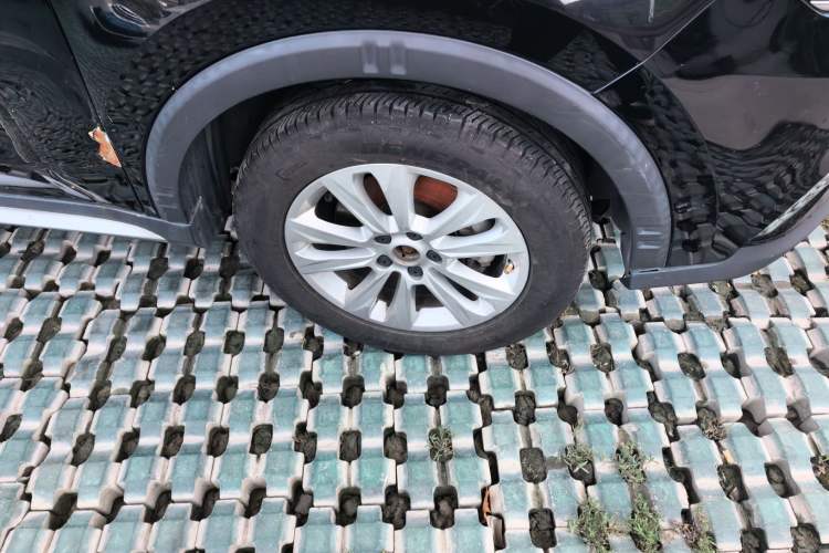 Used Roewe RX5 2016 20T Two-Wheel Drive Automatic Flagship Edition Right Front Wheel Hub