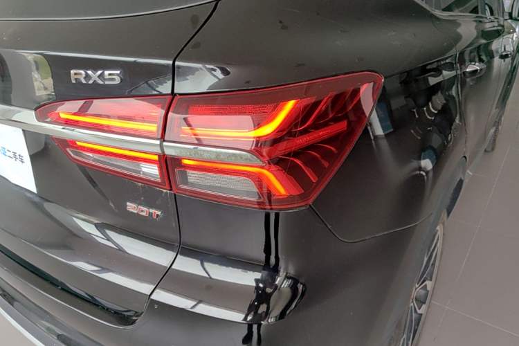 Used Roewe RX5 2016 20T Two-Wheel Drive Automatic Internet Smart Edition Right Rear Taillight