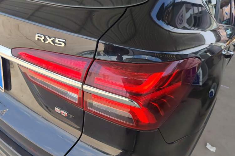 Used Roewe RX5 2016 20T Two-Wheel Drive Automatic Internet Smart Edition Right Rear Taillight