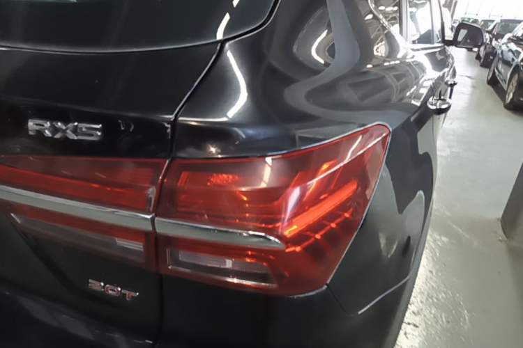 Used Roewe RX5 2016 20T Two-Wheel Drive Automatic Flagship Edition Right Rear Taillight