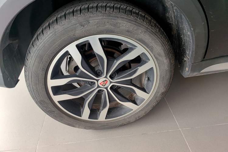 Used Roewe RX5 2016 20T Two-Wheel Drive Automatic Internet Smart Edition Right Rear Wheel Hub