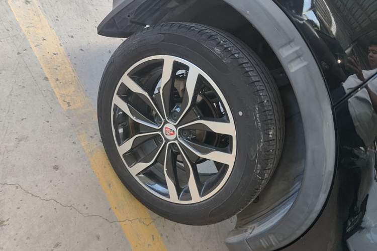 Used Roewe RX5 2016 30T Two-Wheel Drive Automatic Internet Smart Edition Right Rear Wheel Hub