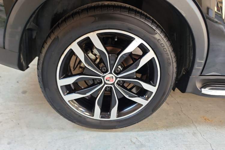 Used Roewe RX5 2016 20T Two-Wheel Drive Automatic Internet Smart Edition Right Rear Wheel Hub