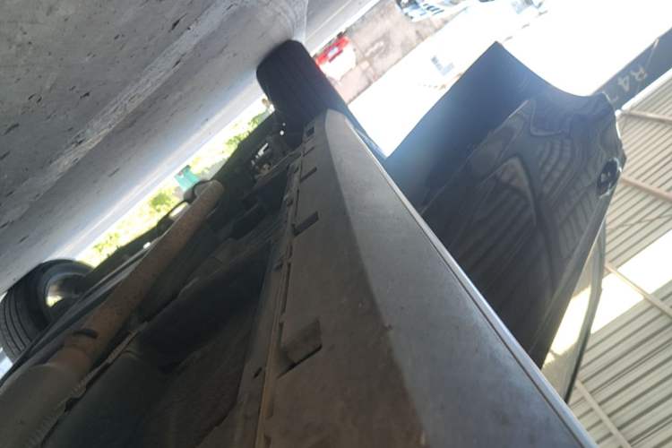 Used Roewe RX5 2016 30T Two-Wheel Drive Automatic Internet Smart Edition Right Side Sill