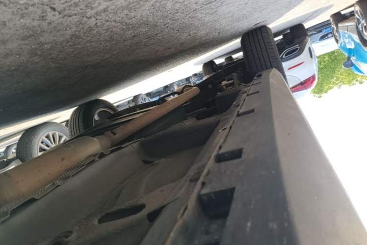 Used Roewe RX5 2016 20T Two-Wheel Drive Automatic Flagship Edition Right Side Sill