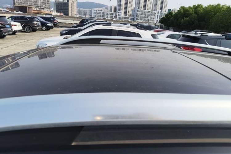 Used Roewe RX5 2016 20T Two-Wheel Drive Automatic Flagship Edition Roof