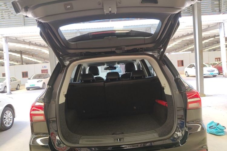Used Roewe RX5 2016 30T Two-Wheel Drive Automatic Internet Smart Edition Trunk