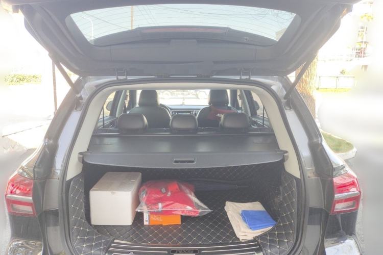 Used Roewe RX5 2016 20T Two-Wheel Drive Automatic Internet Smart Edition Trunk