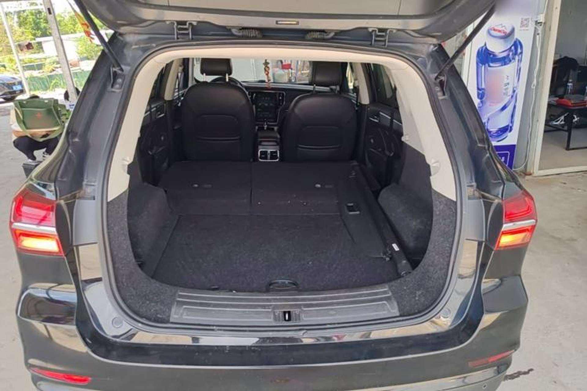 Used Roewe RX5 2016 20T Two-Wheel Drive Automatic Internet Smart Edition Trunk