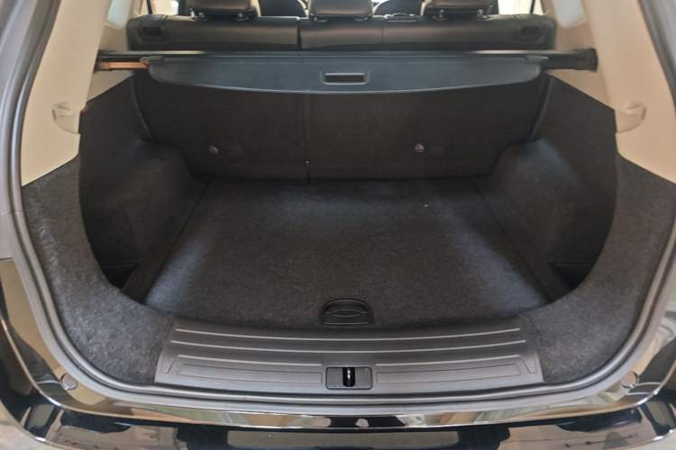 Used Roewe RX5 2016 20T Two-Wheel Drive Automatic Internet Smart Edition Trunk