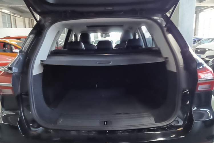 Used Roewe RX5 2016 20T Two-Wheel Drive Automatic Flagship Edition Trunk