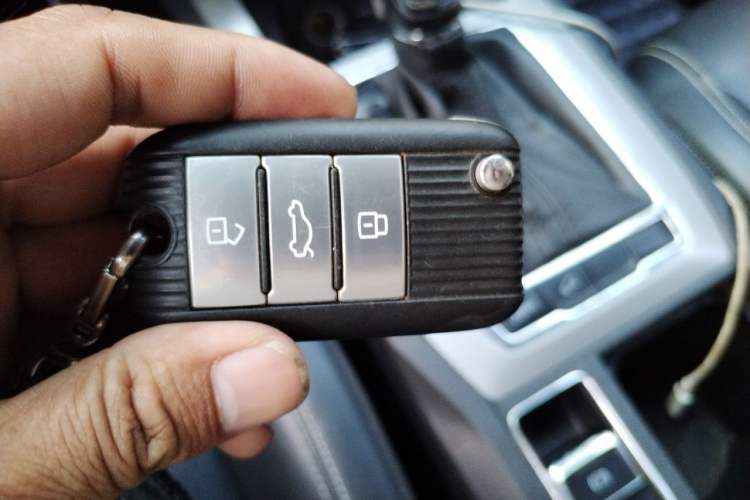 Used Roewe RX5 2016 20T Two-Wheel Drive Automatic Internet Smart Edition Vehicle Key