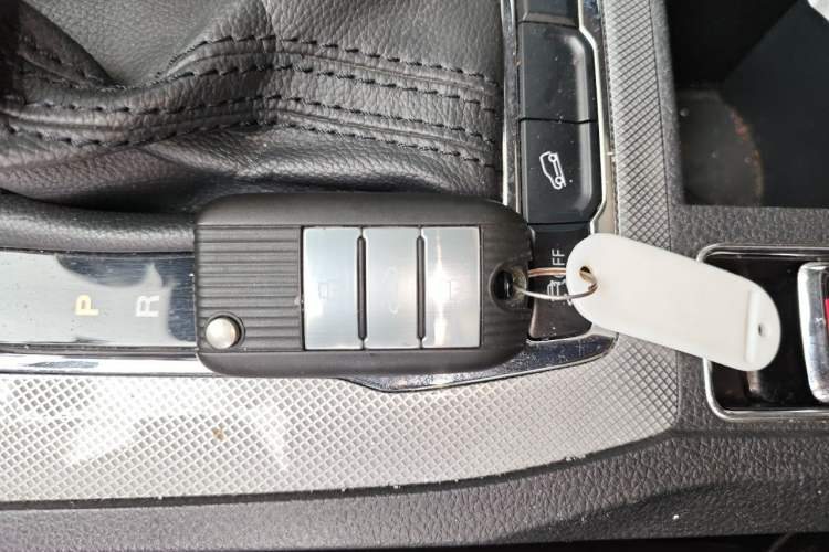 Used Roewe RX5 2016 30T Two-Wheel Drive Automatic Internet Smart Edition Vehicle Key