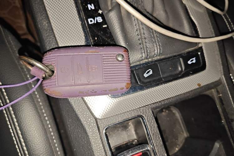 Used Roewe RX5 2016 30T Two-Wheel Drive Automatic Internet Smart Edition Vehicle Key