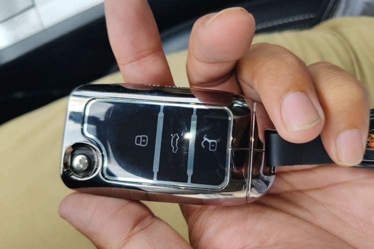 Used Roewe RX5 2016 20T Two-Wheel Drive Automatic Internet Smart Edition Vehicle Key