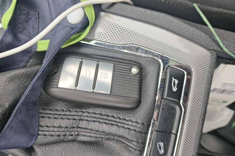 Used Roewe RX5 2016 30T Two-Wheel Drive Automatic Internet Smart Edition Vehicle Key