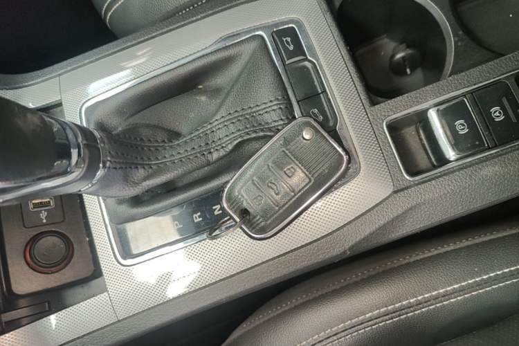 Used Roewe RX5 2016 30T Two-Wheel Drive Automatic Internet Smart Edition Vehicle Key