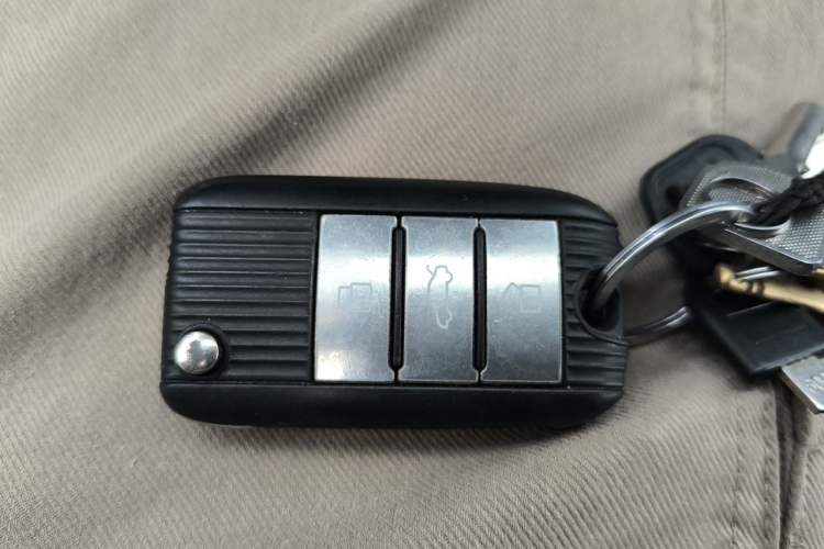 Used Roewe RX5 2016 20T Two-Wheel Drive Automatic Internet Smart Edition Vehicle Key