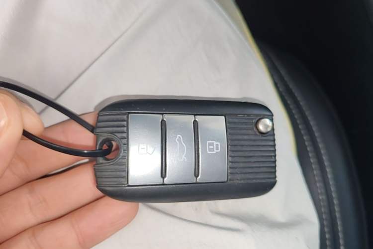 Used Roewe RX5 2016 20T Two-Wheel Drive Automatic Internet Smart Edition Vehicle Key