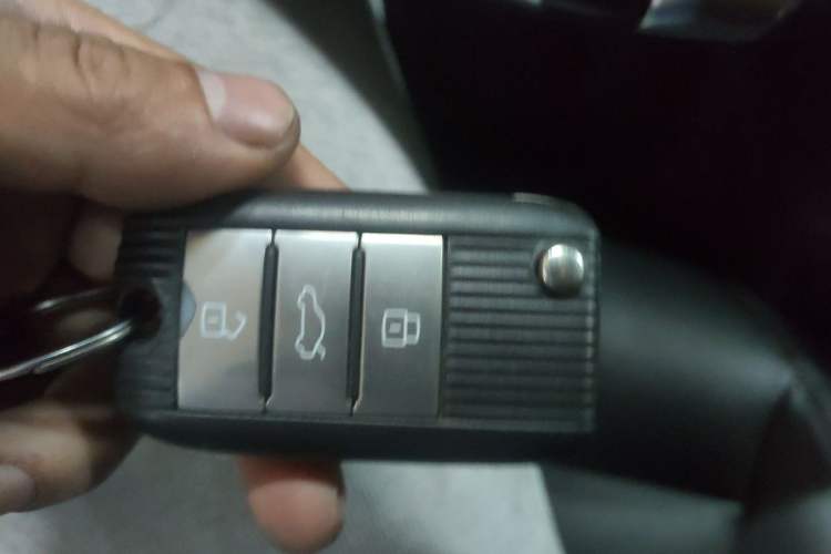 Used Roewe RX5 2016 20T Two-Wheel Drive Automatic Internet Smart Edition Vehicle Key