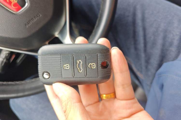 Used Roewe RX5 2016 20T Two-Wheel Drive Automatic Internet Smart Edition Vehicle Key