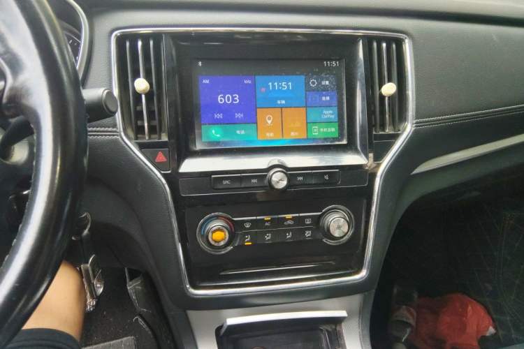 Used Roewe RX5 2016 20T Two-Wheel Drive Manual Flagship Edition Audio And AC Panel