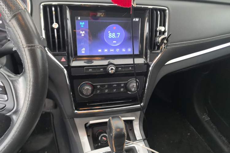 Used Roewe RX5 2016 20T Two-Wheel Drive Automatic Flagship Edition Audio And AC Panel