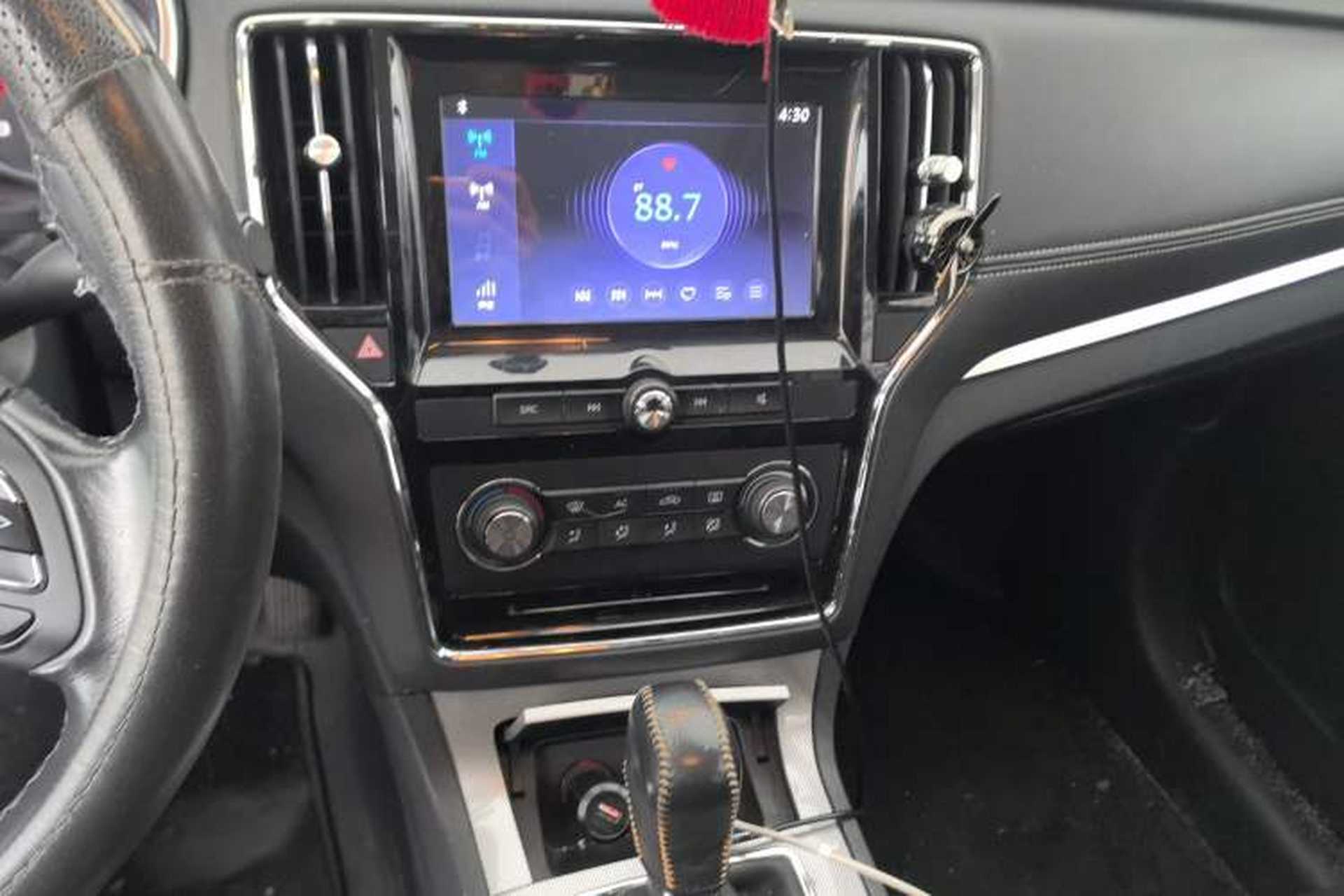 Used Roewe RX5 2016 20T Two-Wheel Drive Automatic Flagship Edition Audio And AC Panel