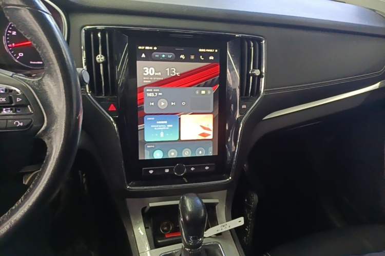 Used Roewe RX5 2016 20T Two-Wheel Drive Automatic Internet Smart Edition Audio And AC Panel